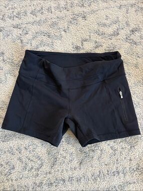 Size 6 lululemon midrise running short